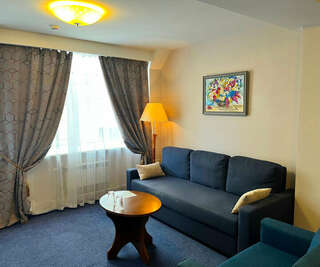 Гостиница Мармара Санкт-Петербург Люкс с кроватью размера «king-size» и балконом-3